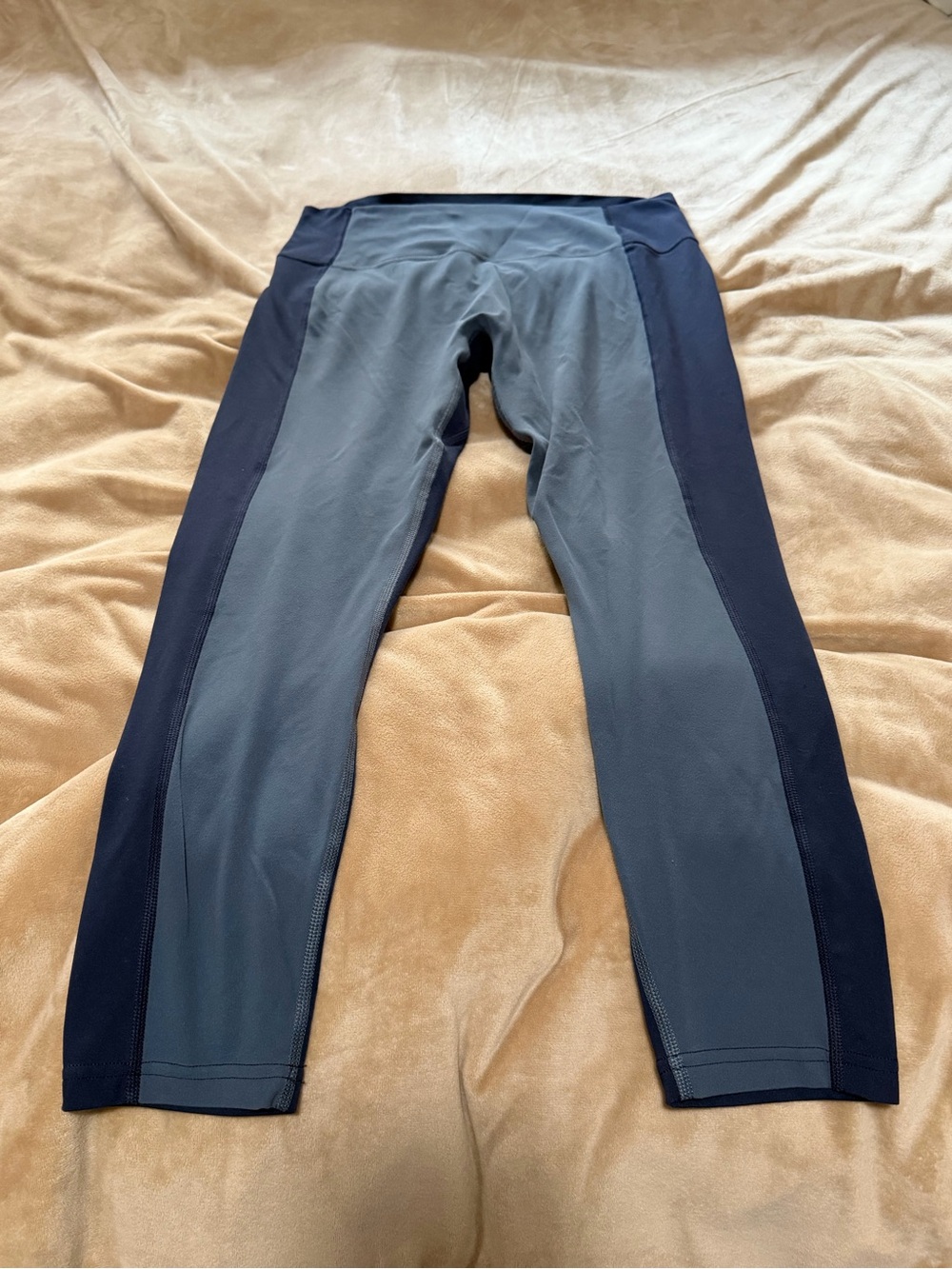 Athleta Transcend Colorblock 7/8   Performance Tights in Gray and Black Large
